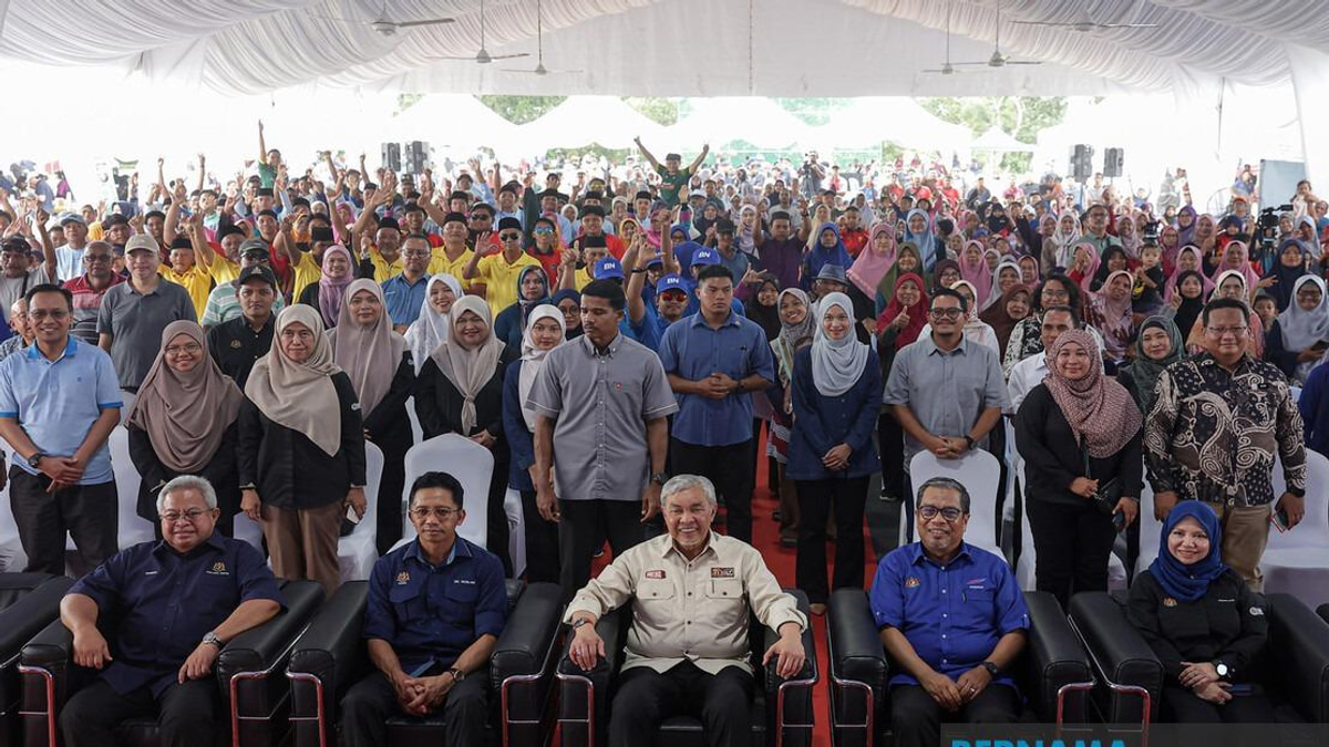 Ahmad Zahid: Malaysia's Fractured Political Scene Demands New Coalition Strategies
