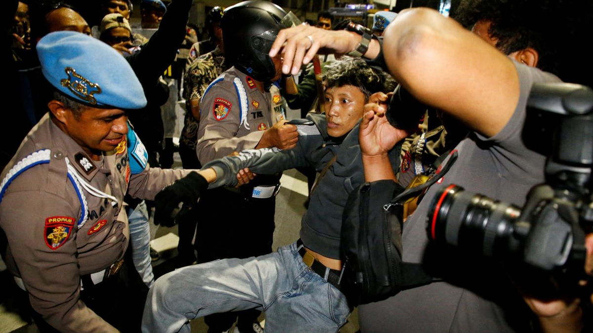 Indonesia charges four protesters after Surabaya fuel price rally