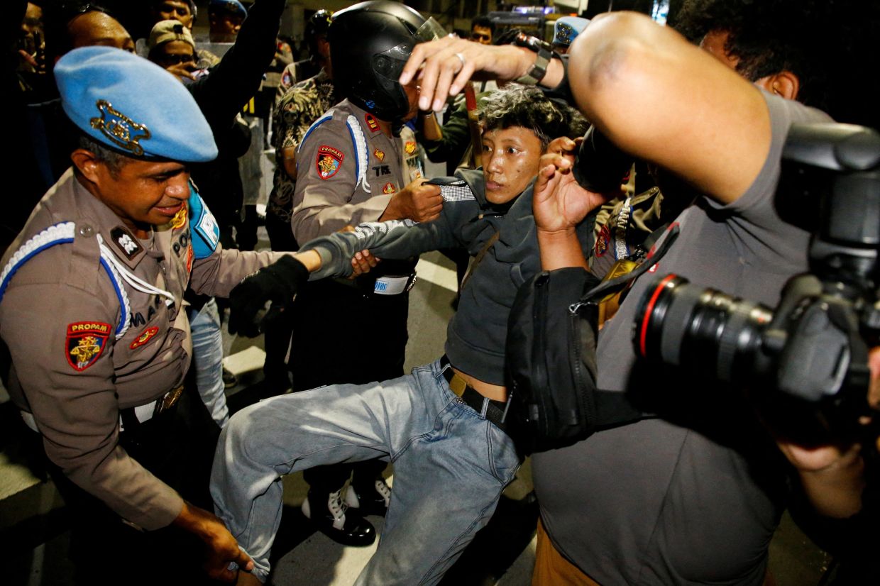 Indonesia charges four protesters after Surabaya fuel price rally