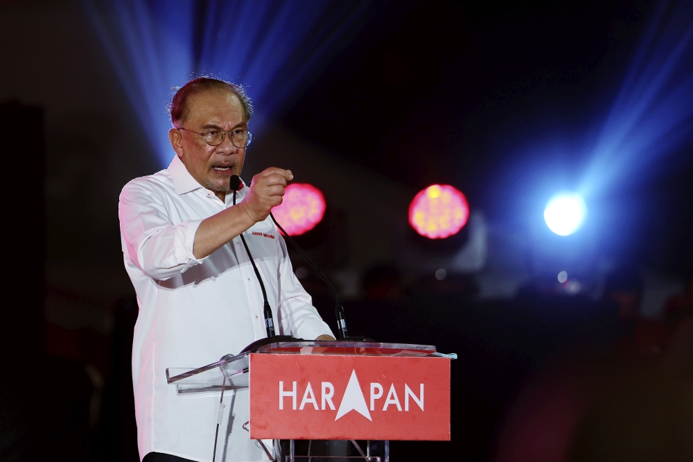 Anwar launches intensive Negeri Sembilan campaign blitz with four rallies