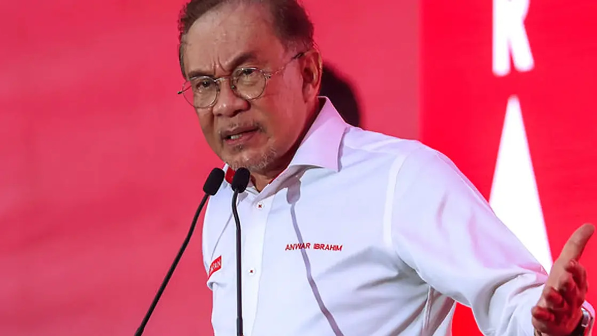 Anwar Emphasises Importance of Strong Government-Rulers Relations