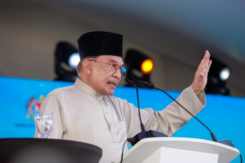 Anwar Orders Civil Service Overhaul as Officers Face Eight-Year Promotion Delays