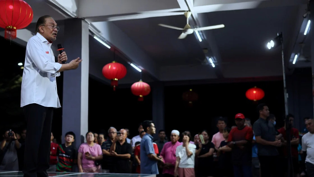 Anwar to address tumbling durian prices with Beijing leadership during state visit