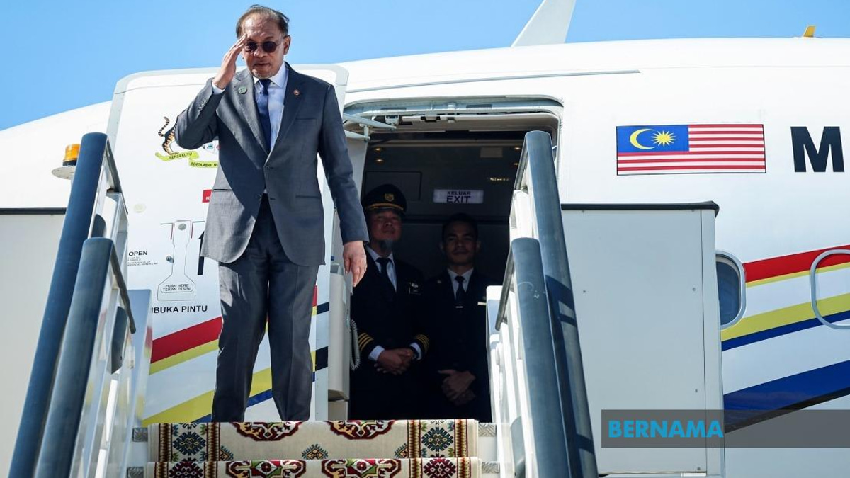 Anwar Returns to Penang After Turkmenistan Visit, Opens Tech Park and Honours Journalists