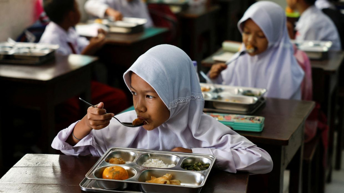 Indonesia's Education Law Revision Sparks Fears Over Free Meal Programme Funding