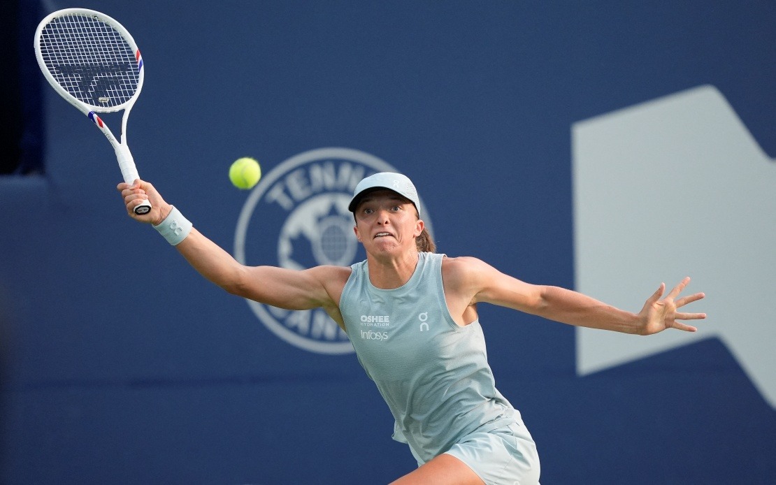 Swiatek Ends Title Drought with Commanding Toronto Victory over Rybakina