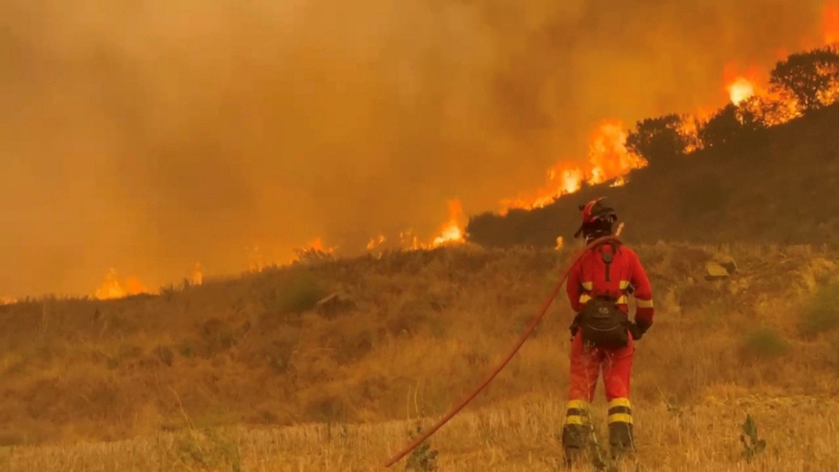 Spain Battles Massive Wildfire Across 12,000 Hectares as Heat and Drought Fuel Rapid Spread