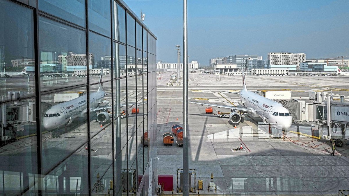 China's Big Three Airlines Lose Billions as Fuel Costs and Typhoons Hammer Earnings
