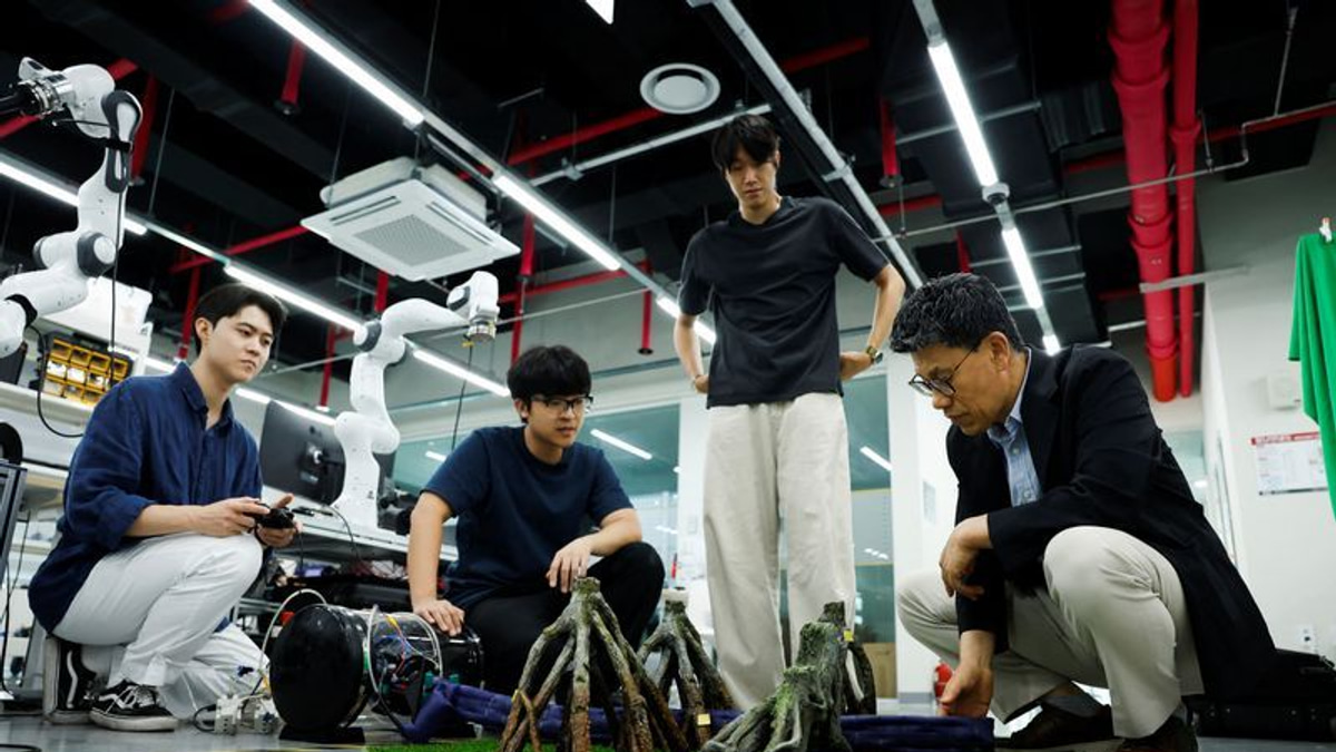 South Korean and US researchers develop hands-free robotic clothing system