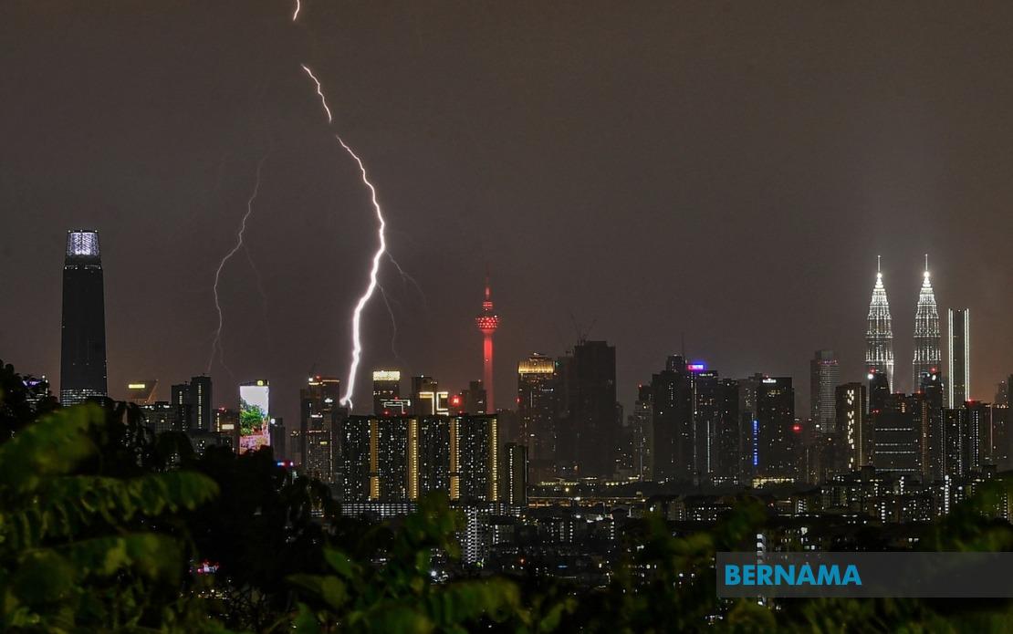 Severe Weather Alert: Thunderstorms and Heavy Rain to Batter KL and Eight States Through Evening