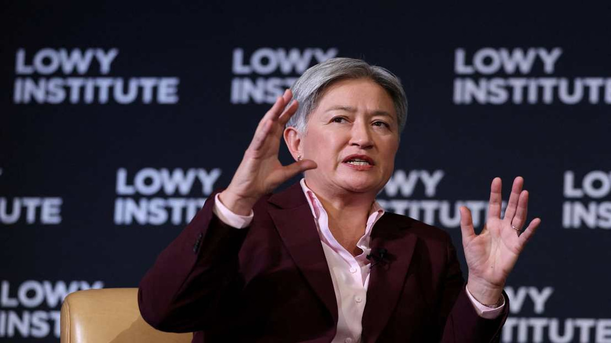 Australia's Foreign Minister Warns Monoculturalism Weakens Nation Amid Rising Far-Right Support
