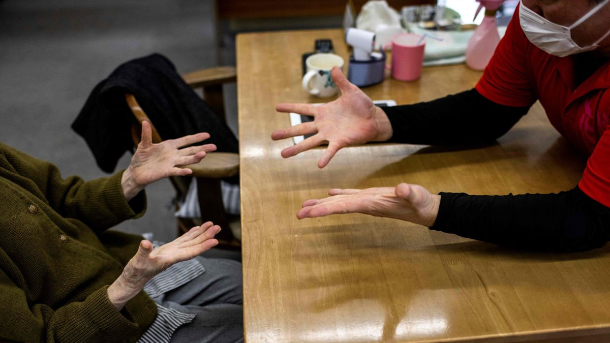 Japanese Doctor-Author's Provocative Novel Sparks Debate on Elderly Care Crisis
