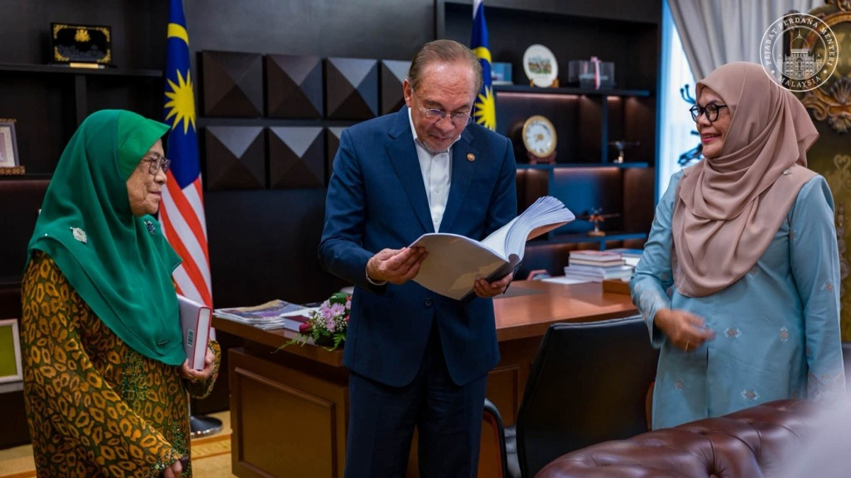 Anwar's New Book Aims to Document Leadership Philosophy for Future Generations