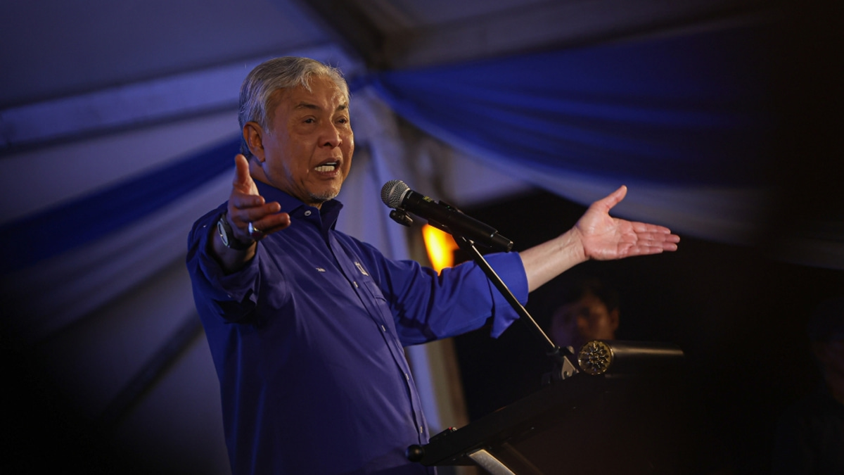Zahid Defends PM's Authority Over Minister Appointments, Dismisses Resignation Calls