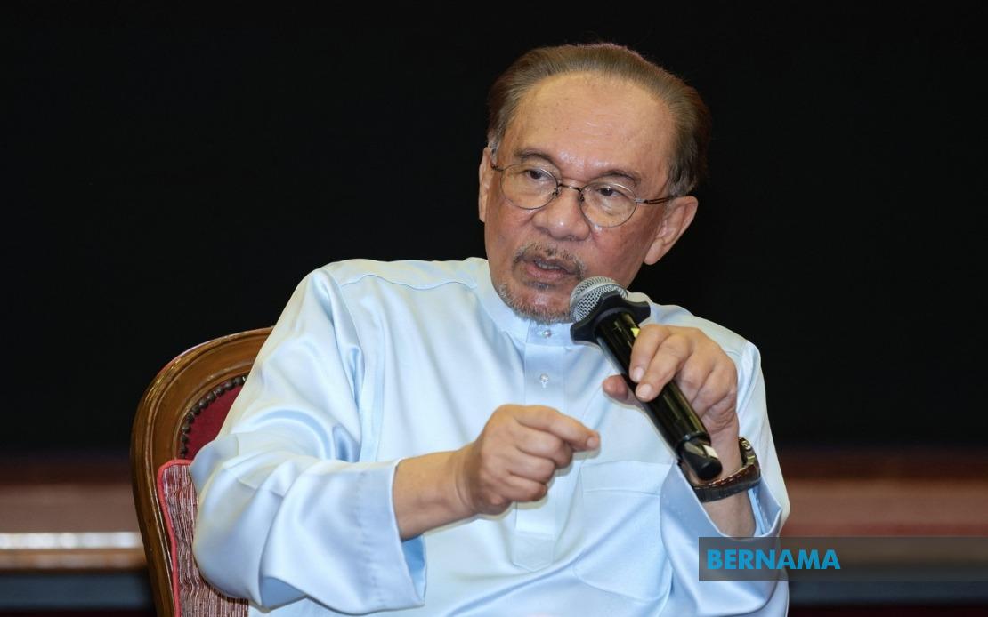 Anwar Escalates Felda's Indonesia Loss to Prabowo, Seeks Presidential Intervention