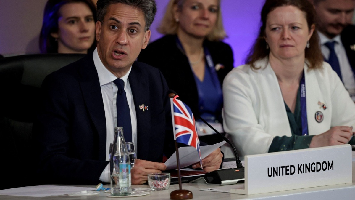 Britain's New Foreign Secretary Miliband Seeks Closer European Engagement