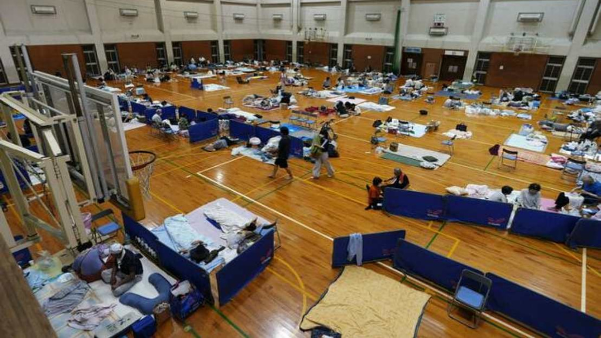 Over 8,000 Still Displaced a Week After Kumamoto Earthquake as Japan Battles Heat Crisis
