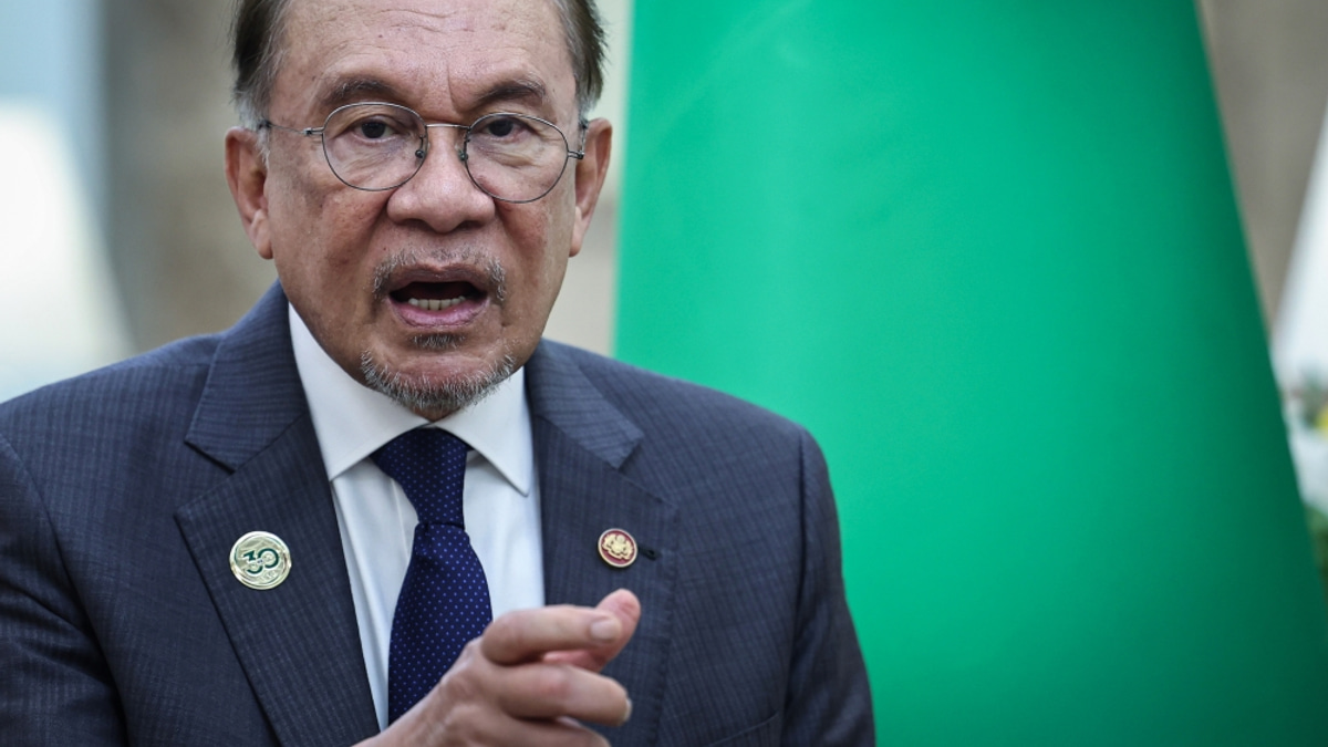 Anwar Ibrahim pays tribute to American Islamic scholar John L. Esposito as 'true friend to the Muslim world'