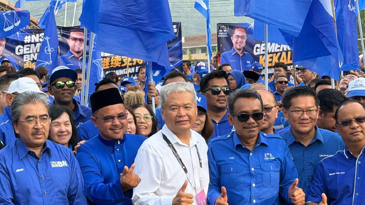 UMNO Leadership Rallies Behind BN Candidates at Tampin Nomination Centre