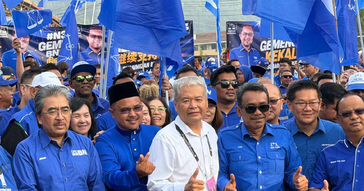 UMNO Leadership Rallies Behind BN Candidates at Tampin Nomination Centre