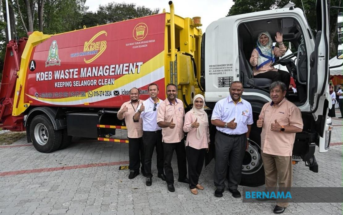 KDEBWM Rolls Out 33 New Waste Trucks to Enhance Hulu Selangor Services